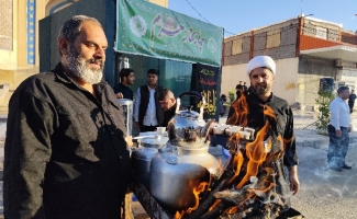 به مناسبت ایام فاطمیه چایخانه حرم برپا شد