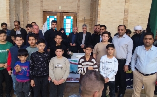 برپایی میز خدمت ادارات شهرستان سرپل‌ذهاب در حاشیه نماز جمعه به مناسبت هفته بسیج 