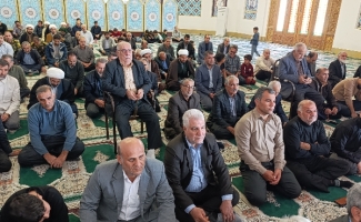 آیین برگزاری نماز جمعه سرپل ذهاب به روایت تصویر