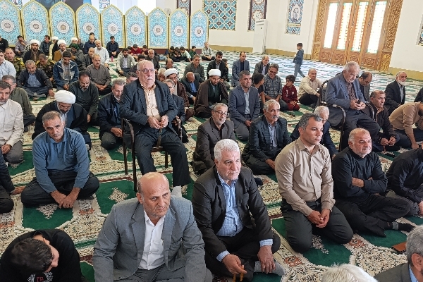 آیین برگزاری نماز جمعه سرپل ذهاب به روایت تصویر