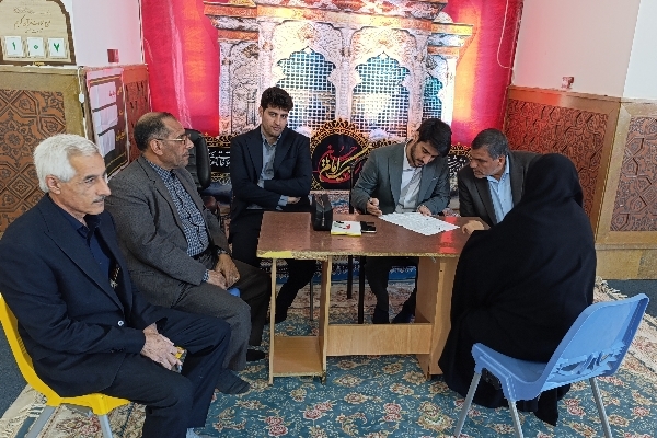 برپایی میز خدمت در حاشیه نماز جمعه سرپل‌ذهاب