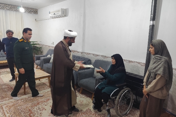 دیدار مسئولان و بسیجیان با جانباز ۷۰ درصد فاطمه بایسته