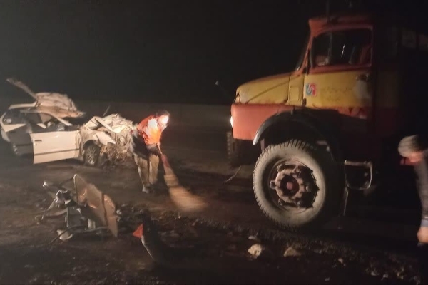 تصادف مرگبار سمند با تریلر در محور حبیب‌وند /۳ کشته در پی داشت