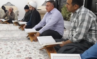 برگزاری محفل هفتگی انس با قرآن کریم به مناسبت ولادت حضرت زهرا (س) و سالروز تولد امام خمینی (ره)