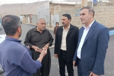 میرحسن رحیمی، فرماندار سرپل‌ذهاب، با تأکید بر کیفیت اجرای پروژه‌های عمرانی، از روند قیرپاشی و آسفالت ۱۱ روستای بخش دشت ذهاب بازدید کرد