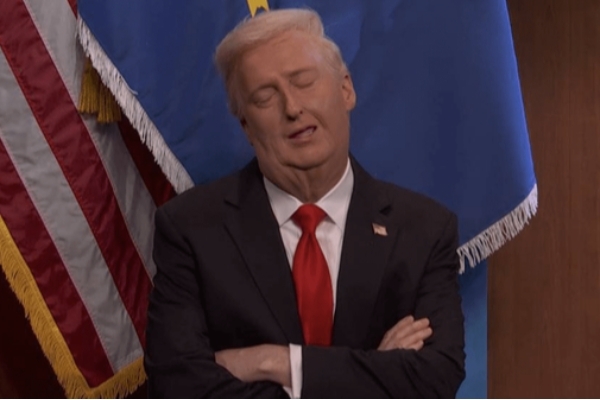 ترامپِ خواب‌آلو و هگست پُرحرف در برنامه کمدی تلویزیون آمریکا