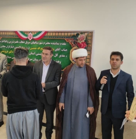 نشست صمیمی با مددجویان بهزیستی در راستای حل مشکلات مددجویان در سرپل‌ذهاب برگزار شد