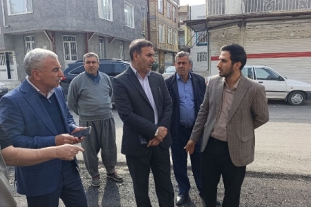 بازدید فرماندار سرپل‌ذهاب و شهردار از پروژه‌های آسفالت کوچه و معابر