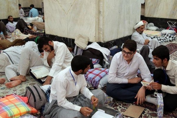 اعتکاف انسان را به تعادل روحی نزدیک می‌کند