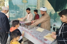 به مناسبت نیمه شعبان ایستگاه صلواتی در جوار حرم مطهر احمد بن اسحاق برپا شد