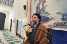 برگزاری اجلاسیه نماز با حضور دانش‌آموزان سرپل‌ذهاب در حرم مطهر احمد بن اسحاق ره سرپل‌ذهاب