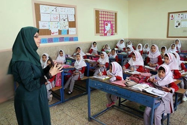 چراغ سبز مجلس به جذب ۱۰ هزار معلم بازنشسته و حق‌التدریسی