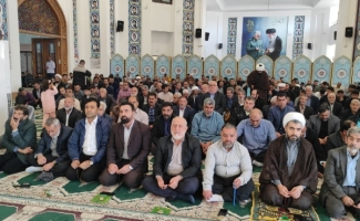 صفوف به‌هم‌پیوسته و باشکوه نمازگزاران سرپل ذهاب در نخستین آدینه ماه مبارک رمضان، جلوه‌ای از وحدت و معنویت را رقم زد.