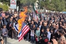 پرچم آمریکا و اسرائیل در آتش خشم مردم استکبارستیز سرپل‌ذهاب سوخت