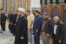 اقامه نماز جماعت مغرب و عشا در بیست‌ و پنجمین روز ماه مبارک رمضان
