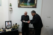 دیدار رئیس فراکسیون ایثارگران مجلس با خانواده دو شهید؛ تجلیل از صبر، تأکید بر نقش شهدا در اقتدار ملی