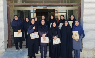 تجلیل از معلمان جهادی دبستان ۱۷ شهریور سرپل‌ذهاب به مناسبت هفته معلم