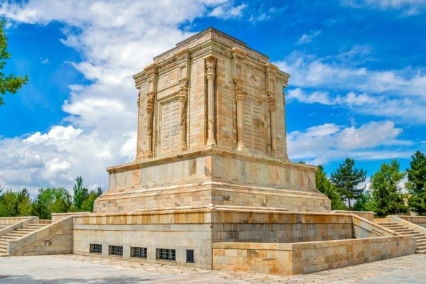 فردوسی و حماسه امروز ایران