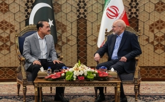 از حقوق ملت و کشورمان عدول نمی‌کنیم