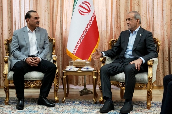 دیدار فرمانده ارتش پاکستان با رئیس‌جمهور