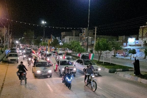 کاروان وفاداری در سرپل‌ذهاب؛ جان‌فدایان انقلاب به خیابان آمدند