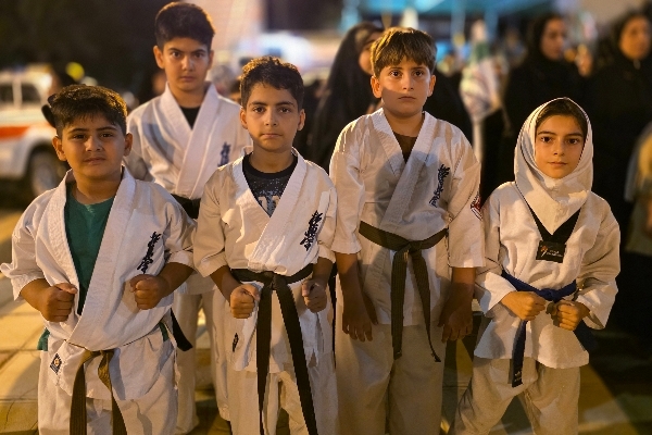 پرچم مقاومت همچنان برافراشته است؛ یکصد و یکمین حضور کودکان و نوجوانان سرپل‌ذهاب در میدان