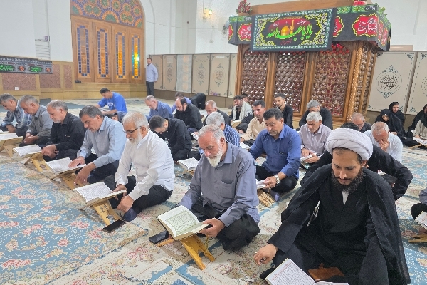 محفل انس با قرآن در جوار حرم مطهر احمد بن اسحاق سرپل‌ذهاب برگزار شد