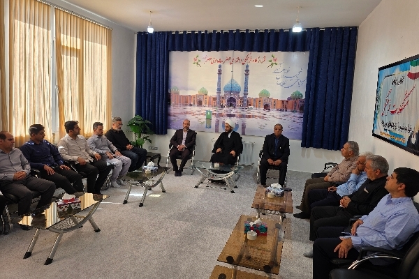 دیدار مسئولان شبکه بهداشت و درمان سرپل‌ذهاب با امام جمعه شهرستان