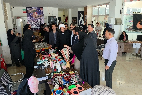 افتتاح نمایشگاه هنرهای دستی مددجویان بهزیستی در سرپل‌ذهاب