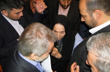 رخوت و خواب در مراسم سالگرد دولت یازدهم؛ از سیل انتقادات مردمی به نوبخت تا سخنرانی کاندیداهای انتخاباتی کارگزاران/ سبک مدیریت خانوادگی اینبار در جشن غمگین دولت در کرمانشاه/ غیبت معنی دار اصلاح طلب ها