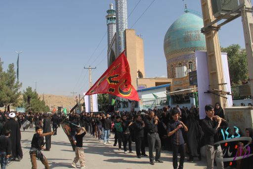 تجمع بزرگ عزاداران در روز تاسوعا/ وقتی جوانان هیئت به یاد ابالفضل العباس(ع) برسروسینه زدند