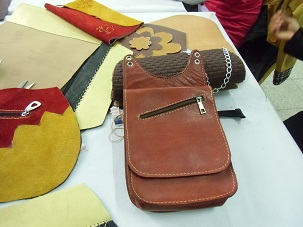 برگزاری کلاس آموزش چرم دوزی در شهرستان