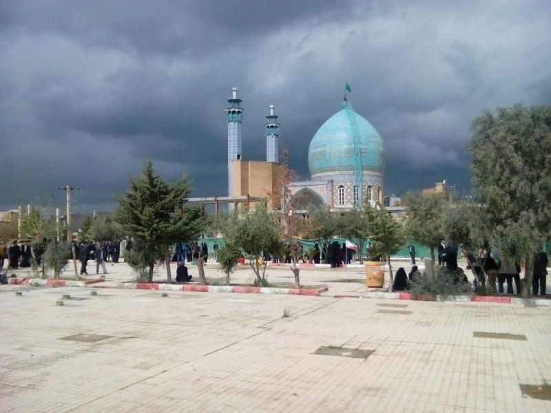 چشم انتظاری اموات درآخرین پنجشنبه سال / وقتی یک سنت قدیمی مزارستان های شهر را مملوب از جمعیت می کند