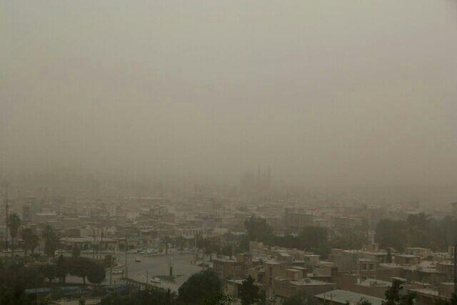 از حبس شدن در منزل تا استفاده از ماسک های استاندارد درراههای مقابله با گردوخاک / وقتی نفس بیماران تنفسی بند می آید