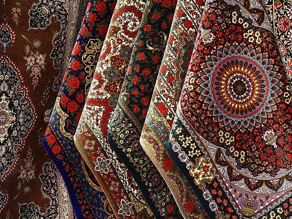 حمایت کمیته امداد از بافندگان فرش دستباف تحت حمایت شهرستان