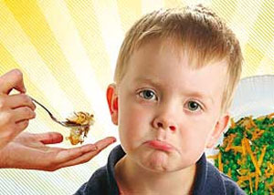 چرا کودکان در خوردن غذا بهانه گیری می کنند ؟ / از اعتصاب کودکان برای خودنمایی تا لجبازی فرزندان با والدین حساس