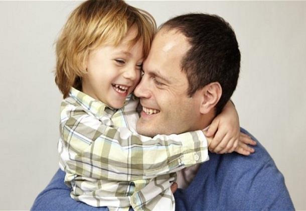 اندازه مهر و محبت والدین در لوس شدن فرزندان تاثیرگذار است/ از برآورده شدن سریع انتظارات تا قاطعیت والدین در برخورد با کودکان