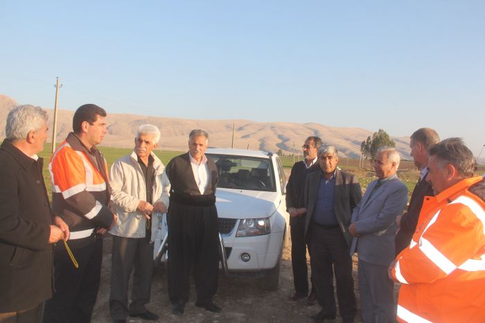تسطیح راه روستایی منطقه باویسی با همکاری شهرداری و راهداری شهرستان