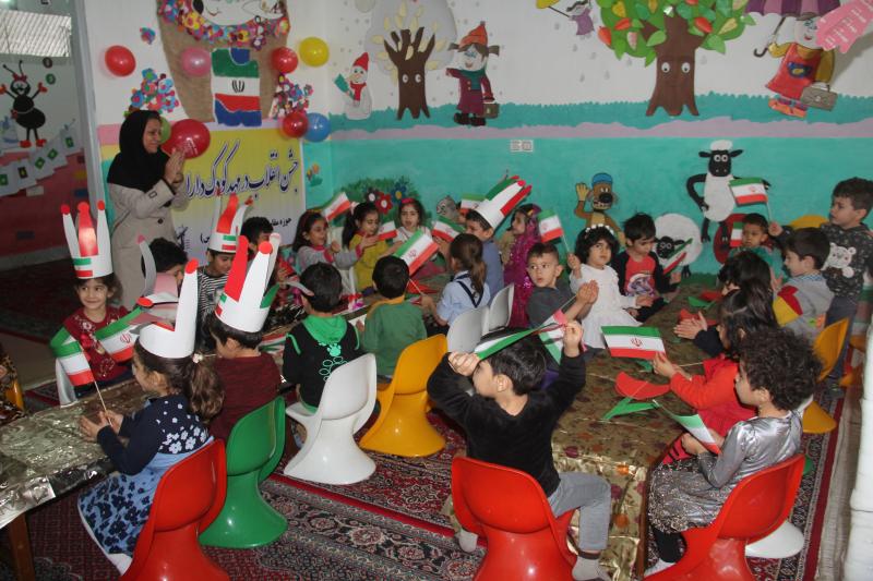 برگزاری جشن انقلاب در مهد کودک وپیش دبستانی دارا و سارا سرپلذهاب 