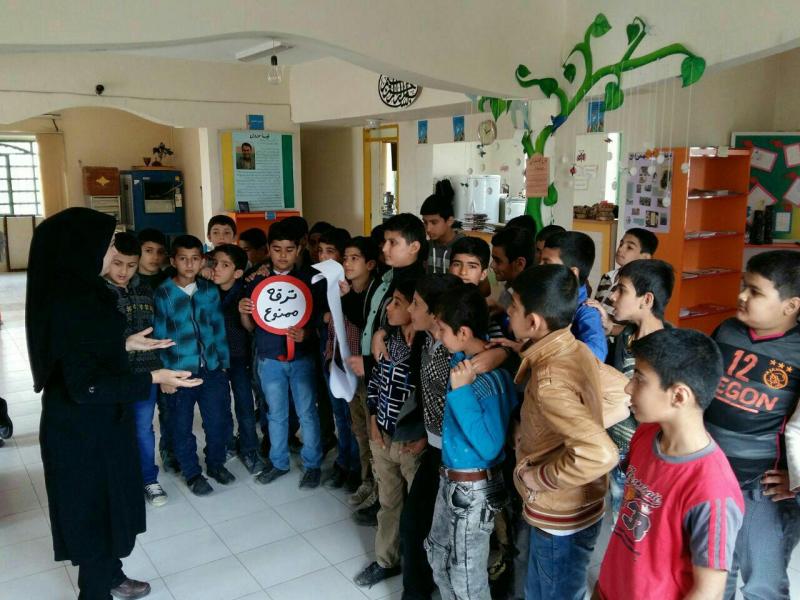دانش آموزان پرچمدار طرح چهارشنبه سوری بدون خطر شدند / امضای طومار ممنوعیت استفاده از موادمحترقه در چهارشنبه سوری 