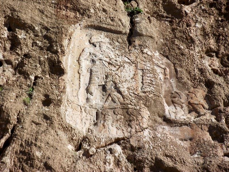 نقش برجسته آنوبانی نی کتیبه ای 4هزار و 800 ساله برسینه کوه میانکل / قدیمی ترین سنگ نوشته جهان اثری ماندگار از اقوام زاگرس نشین است