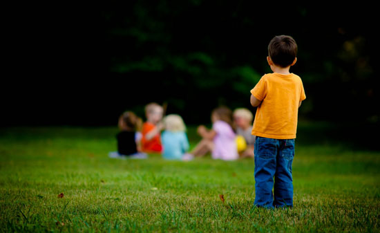 کم رویی و انزوا طلبی در کودکان 