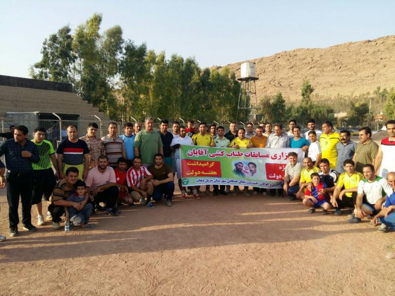 برگزاری مسابقه طناب کشی کارکنان دولت در شهرستان