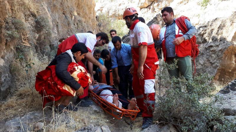 نجات فرد سقوط کرده از ارتفاعات کوه دهستان قلعه شاهین