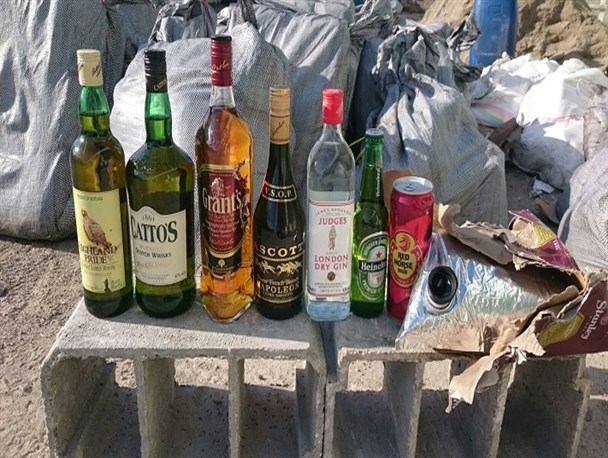 کشف و امحای بیش از 3 هزار بطری مشروبات الکلی در شهرستان / متهم روانه زندان شد