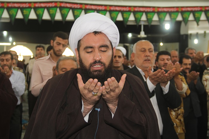 نماز عبادی سیاسی جمعه به امامت حجت الاسلام فاطمی نسب امام جمعه شهرستان در صفوف به هم پیوسته ودشمن شکن مردم سرپلذهاب اقامه شد