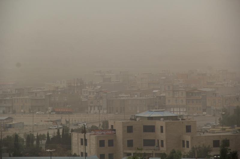 شدت گرد و خاک  مدارس سرپلذهاب را تعطیل کرد