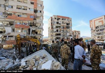 دیوار نوشته های مردم مناطق زلزله زده برای تشکر از ارتش + عکس