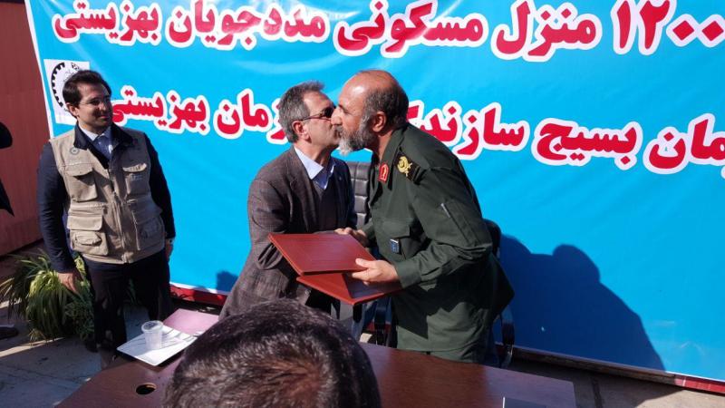  آغاز ساخت هزاران خانه با رمز یا زینب کبری (س)/ استقرار ۵۸۰۰ پاسدار و بسیجی در ۳۱ مقر  درمناطق زلزله زده