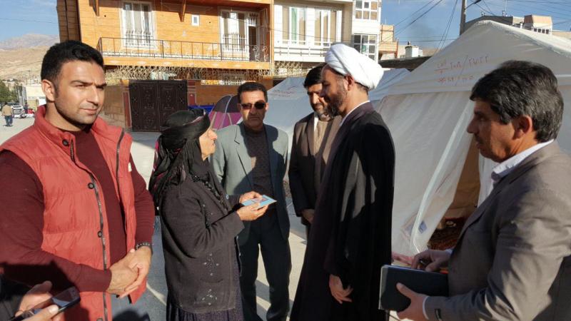 بازدید مدیر کل بنیاد شهید کرمانشاه از مناطق زلزله زده استان